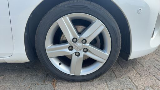 Toyota Auris 2.0 D-4D 124 - Edition Style – 2013 – 144007 km – Diesel – Boîte Manuelle — photo 18