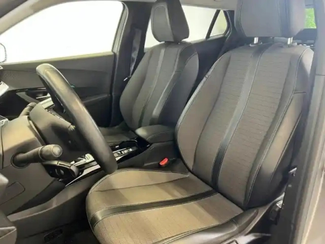 Peugeot 2008 e- 136ch allure pack — photo 6