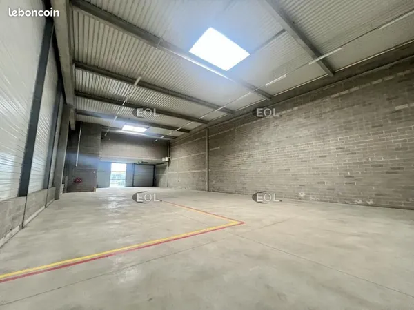 Local bureaux 679 m²