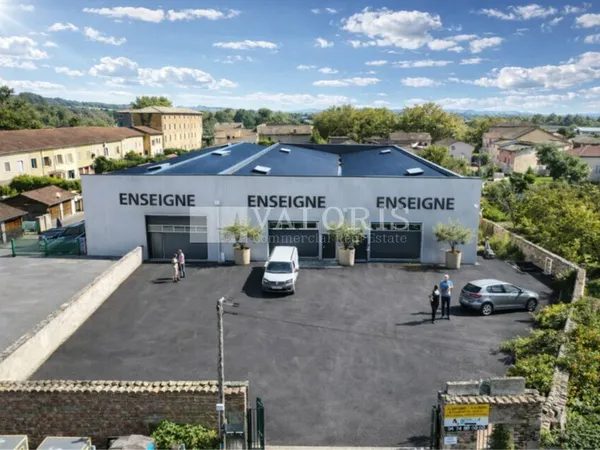 Local industriel 1600 m²