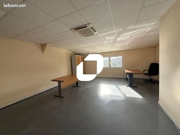 Bureau 56 m²