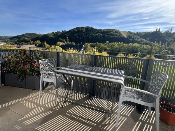 VIAGER OCCUPE - FRANGY, T2 dernier étage avec balcon et gar