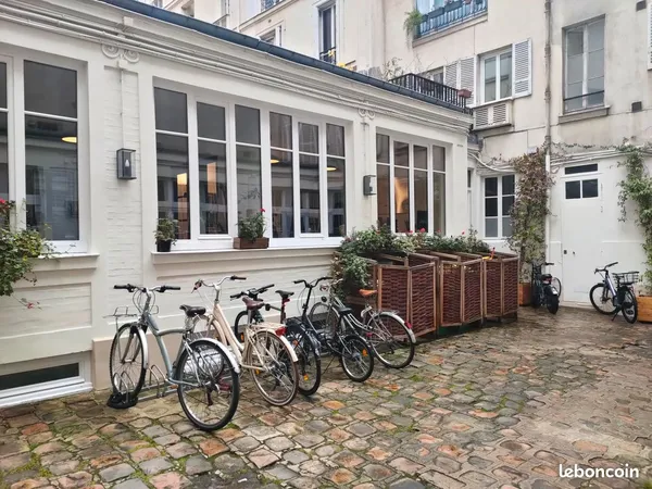 Location 1 poste de travail dans bureau calme / Paris 10