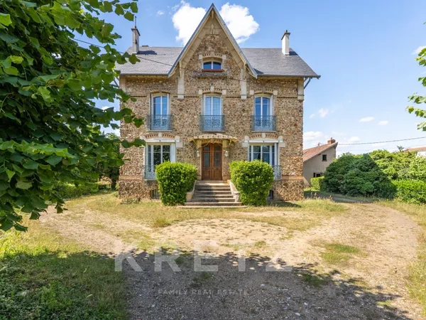 Maison de caractère - Élégante meulière familiale aux volumes remarquables