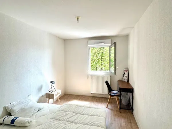 Chambre meublée en colocation - Pessac France Alouette