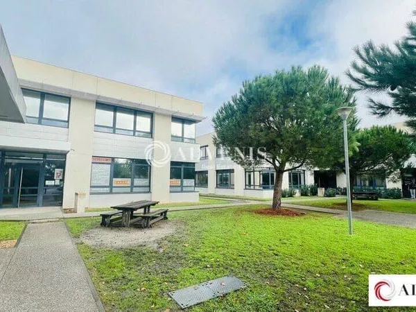 Bureaux 1237 m²