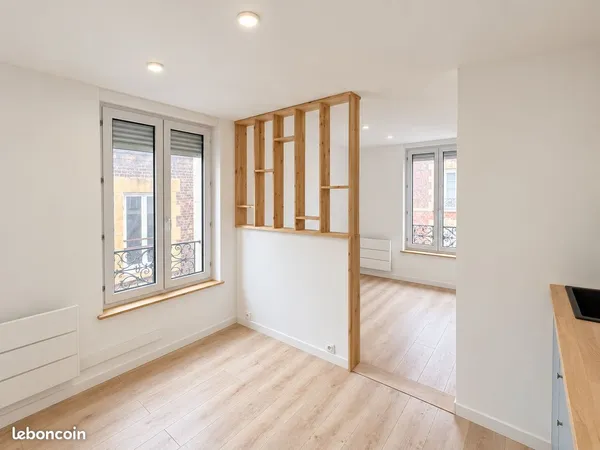 Studio rénové 20 m² - Hypercentre Charleville - Meubles + design intérieur