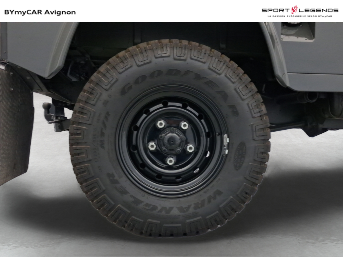 Land Rover HEDONIC - LAND [OF] RECREATION - V8 SOFT TOP CUSTOM — photo 17