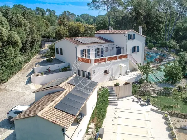 A VENDRE LORGUES - Villa traditionnelle avec piscine et vue dégagée
