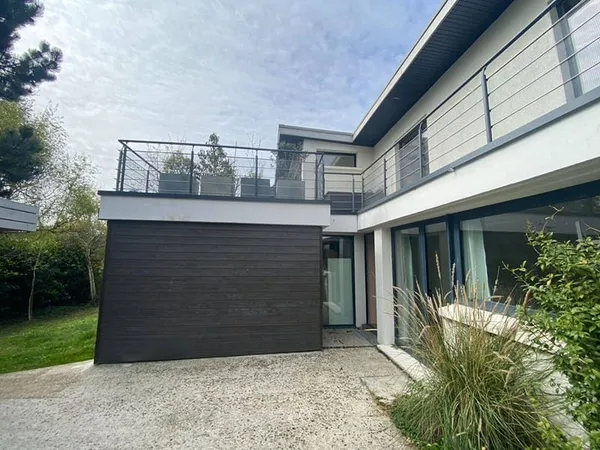 Maison 8 pièces 250 m²