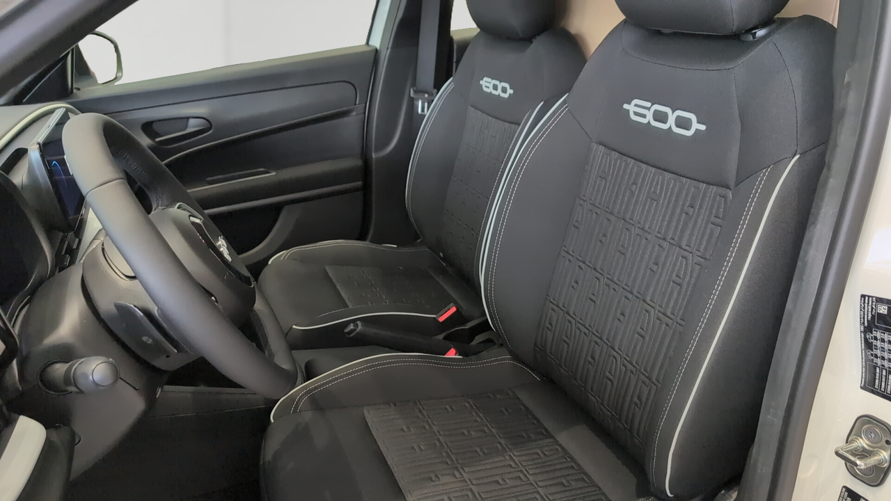 Fiat 600 1.2 HYBRID 100 CH DCT6 — photo 11