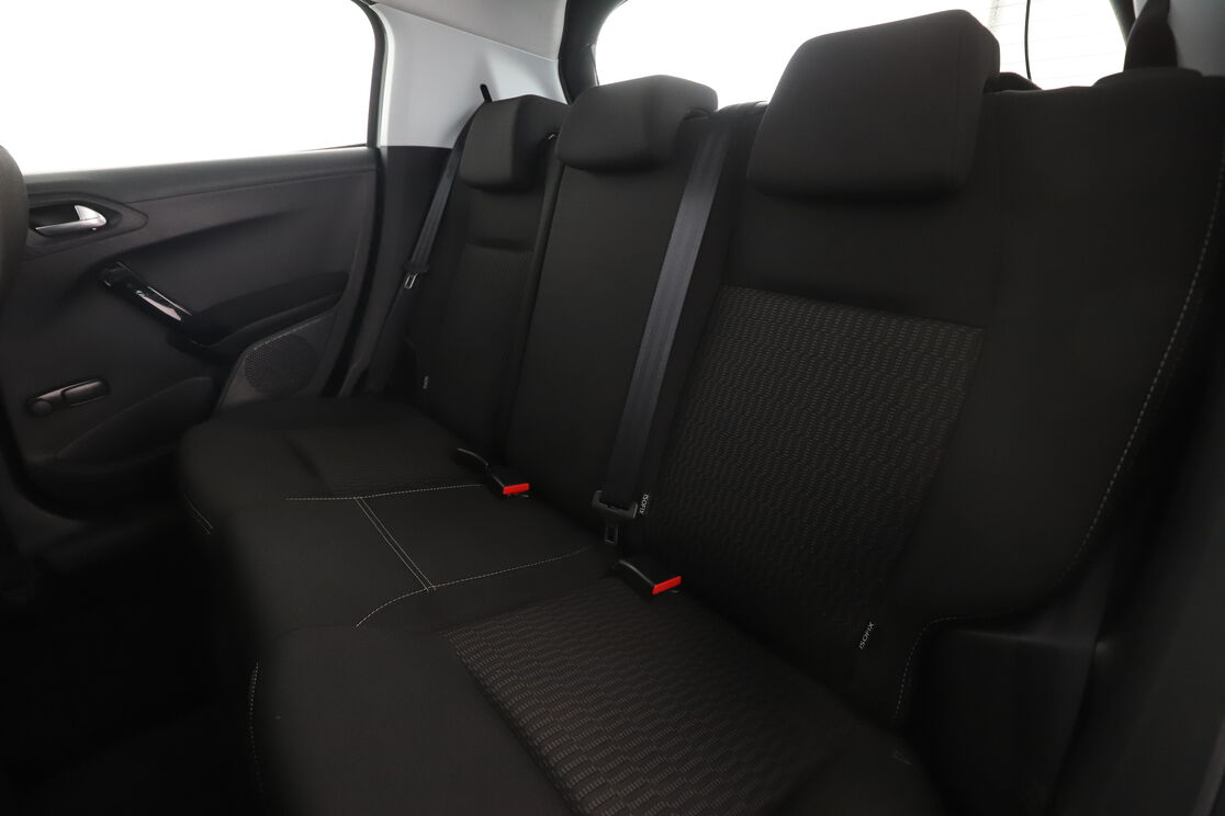 Peugeot 208 1.2 PureTech Active — photo 15