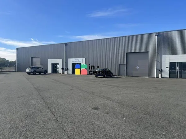 Local d'activité 270 m²