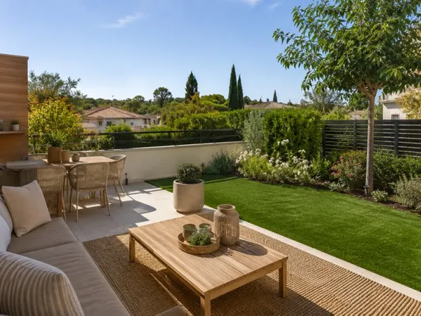 VIEUX VILLAGE - BEAU T2 AVEC TERRASSE ET JARDIN