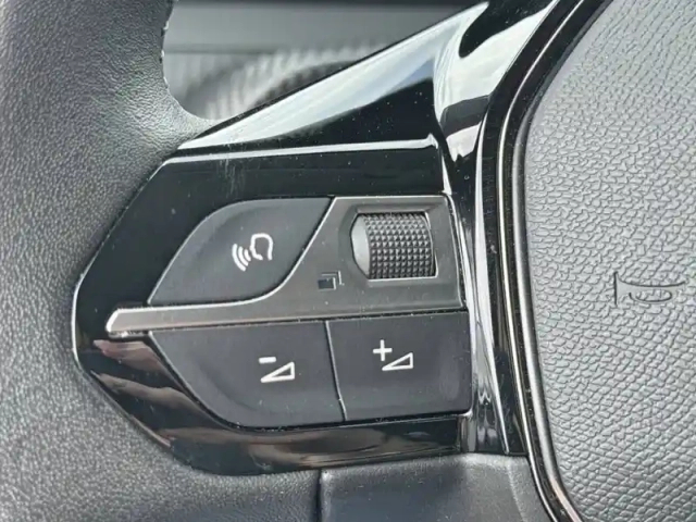 Peugeot 208 electrique 50 kwh 136ch — photo 15