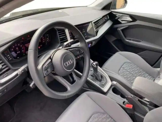 Audi A1 25 tfsi 95 ch s tronic 7 design — photo 9