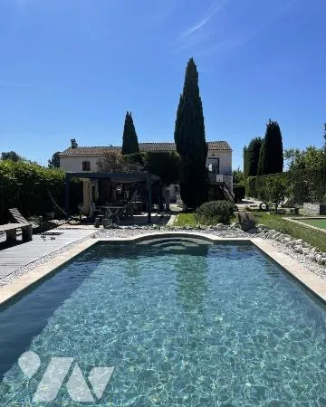 Maison 7 pièces 235 m²