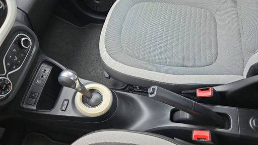 Renault Twingo E-Tech 81 22 kWh - Equilibre – 2022 – 33959 km – Électrique – Boîte Automatique — photo 2