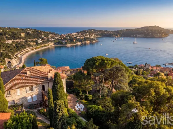 Villa élégante avec vue mer