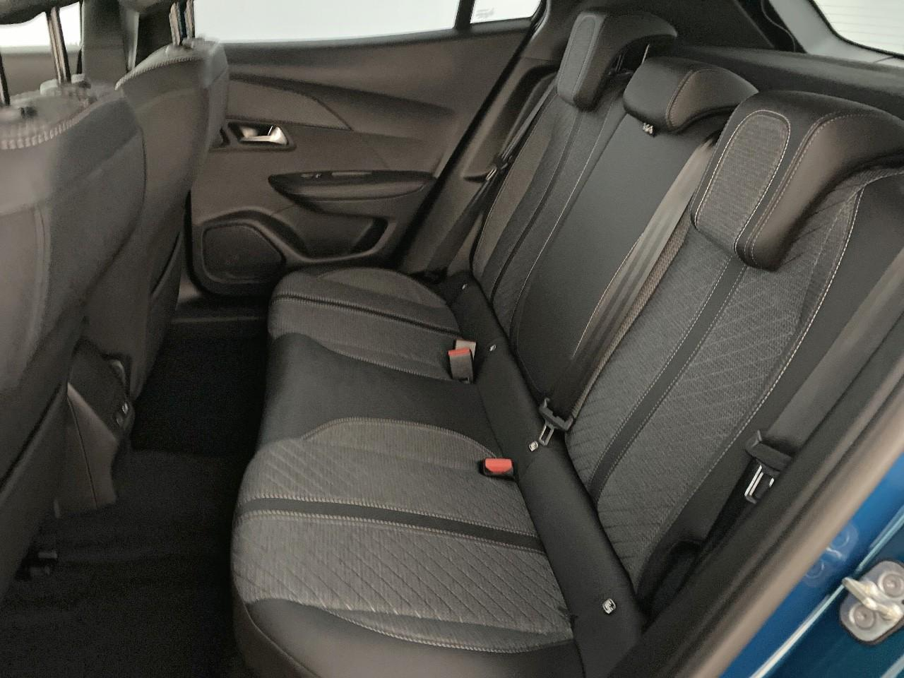 Peugeot 2008 hybrid 145 ch e-dcs6 allure — photo 10