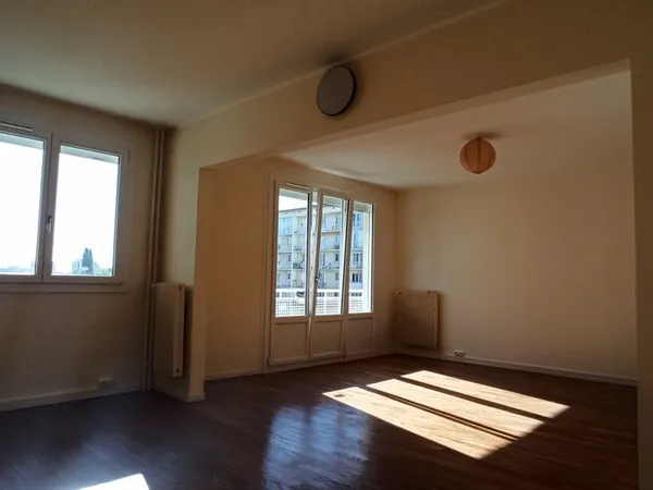 T4 lumineux de 73 m² - 5e étage avec ascenseur & Balcon plein Sud de 12m - Saint-André-les-Vergers