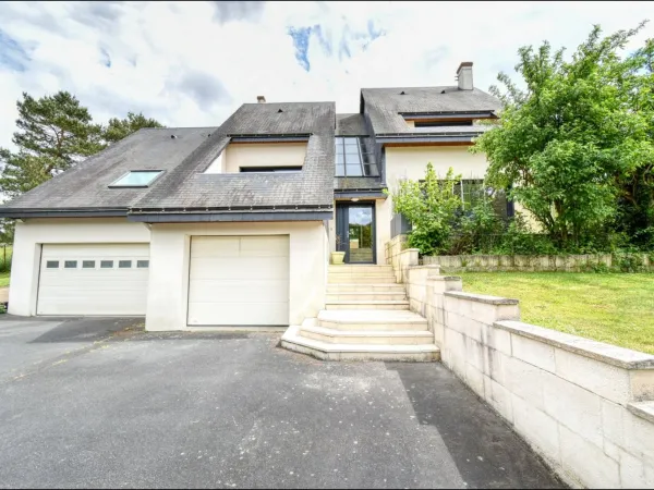 Maison 8 pièces 219 m²