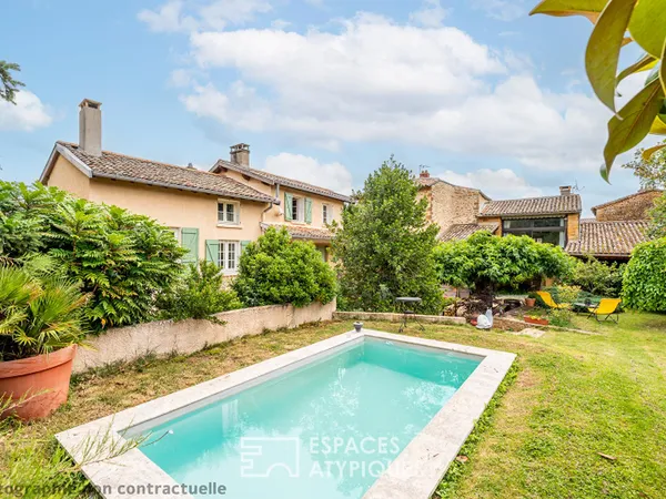Charmante maison en Pierres Dorées avec dépendance, jardin et piscine