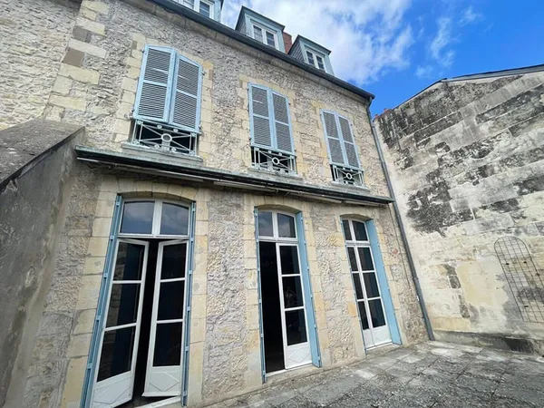 Maison 6 pièces 264 m²