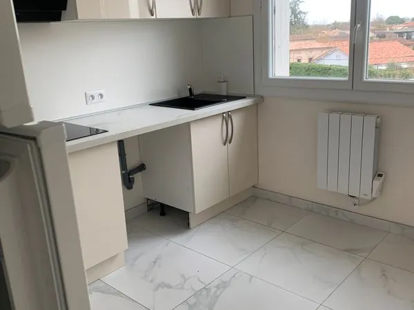 Appartement rénové 3 pièces- parking - 11ème régiment
