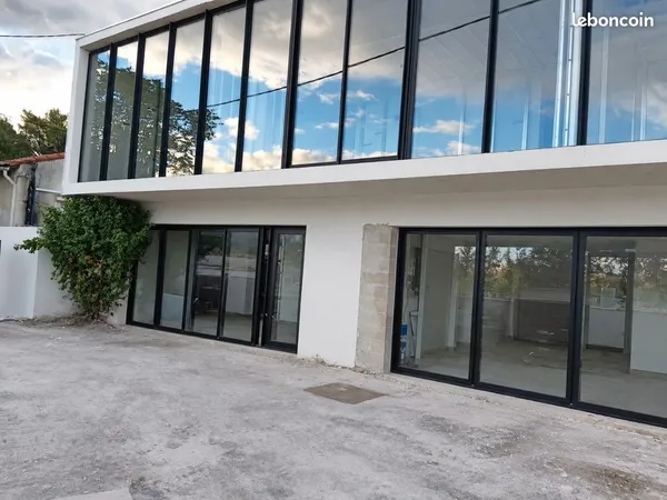 Bureau neuf avec parking