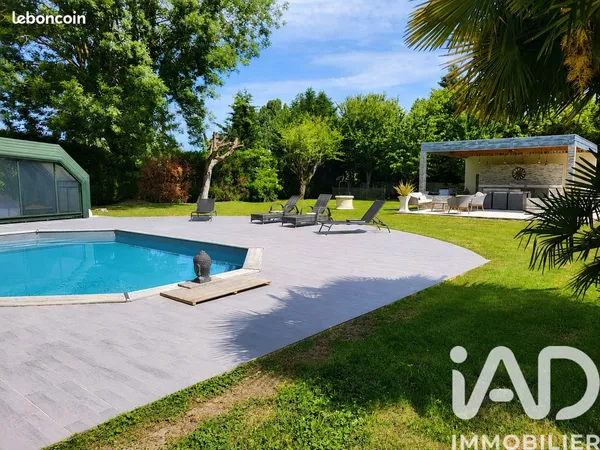 Maison 8 pièces 229 m²
