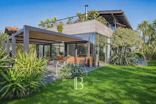 Maison 7 pièces 220 m²