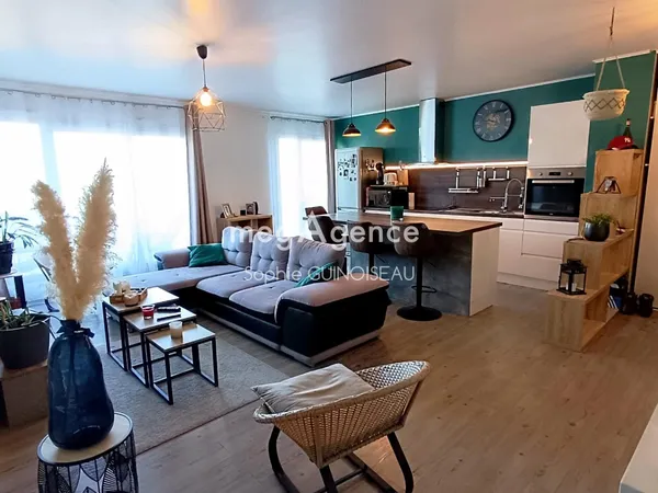Les Richardières - Appartement T3 : 2 chambres, balcon, ascenseur.
