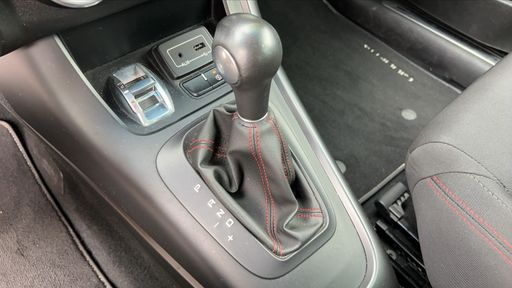 Alfa Romeo Giulietta 1.4 MultAir 170 BVA - Super Pack Veloce – 2018 – 81955 km – Essence – Boîte Automatique — photo 5