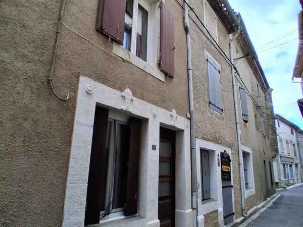 Maison de village d'une surface de 72m² (loi Carrez) + 10 m² (hors Carrez sous toiture), 3 chambres,