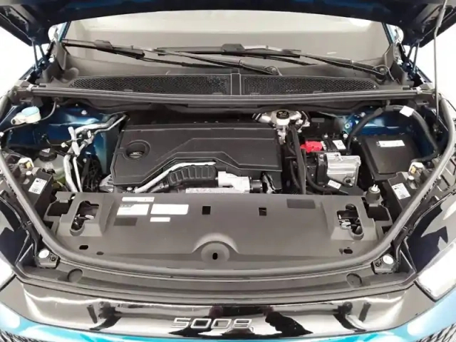 Peugeot 5008 hybrid 136 e-dcs6 — photo 29