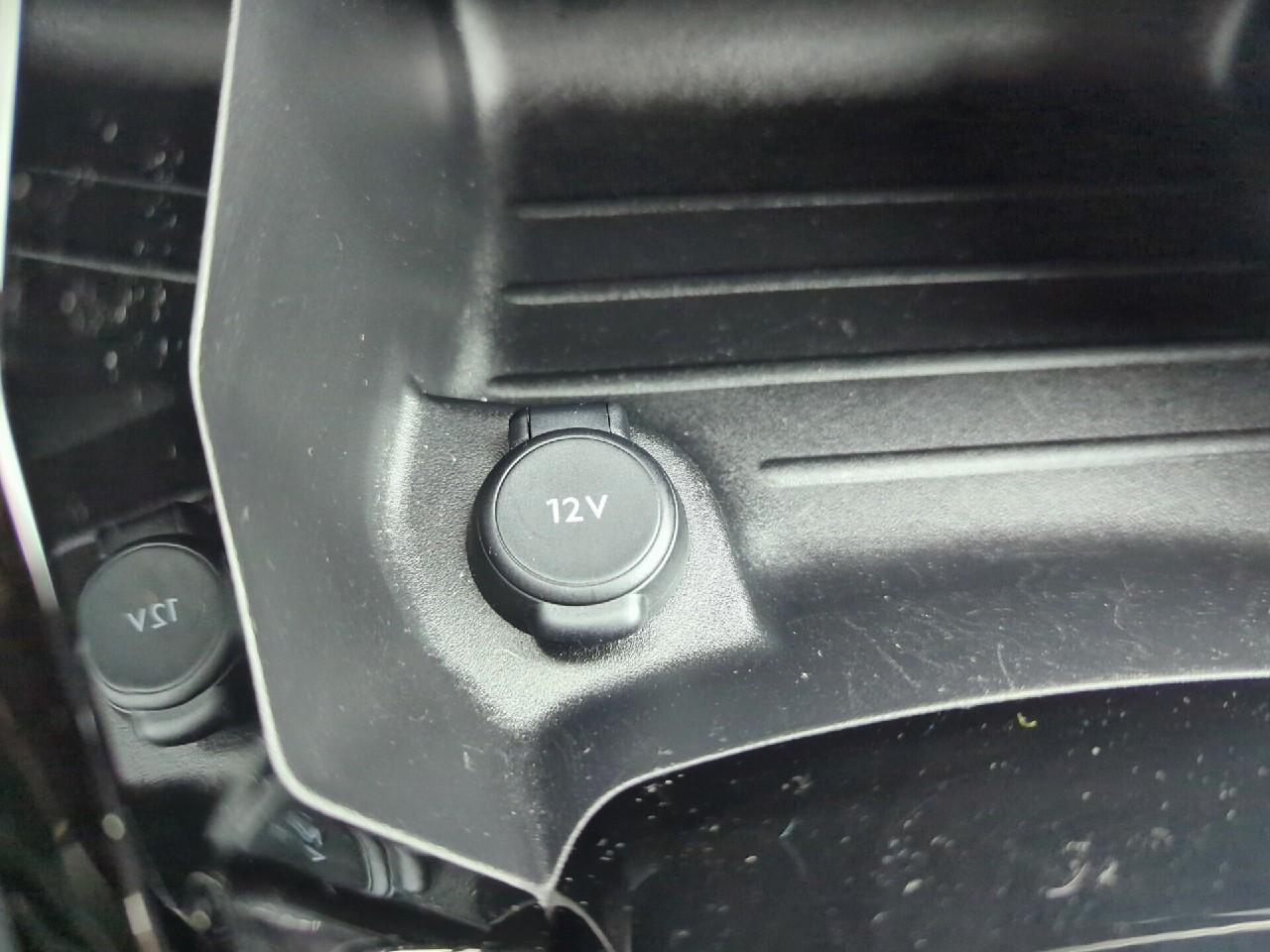 Peugeot 2008 hybrid 145 ch e-dcs6 allure — photo 26