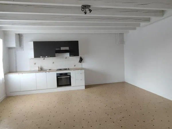 SAINT FRONT en Charente, maison 90 m², rénovée 3 chambres, abri pour voiture et terrain 1017 m²