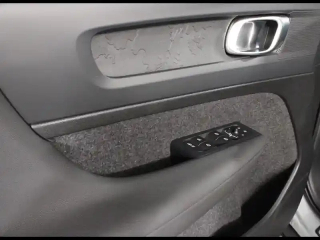 Volvo C40 recharge extended range 252ch start — photo 8
