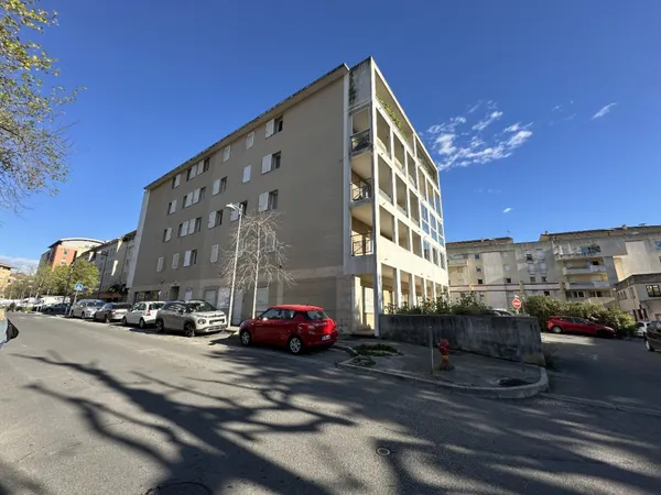 Local professionnel 8 pièces 151 m²