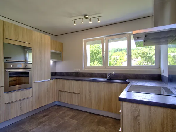 BON ENCONTRE - Maison individuelle rénovée sur sous-sol comprenant 5 pièces principales de 91 m² ave