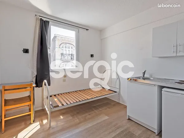 Studio 1 pièce 12 m²