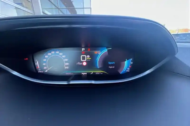 Peugeot 3008 hybrid 180 e-eat8 — photo 21