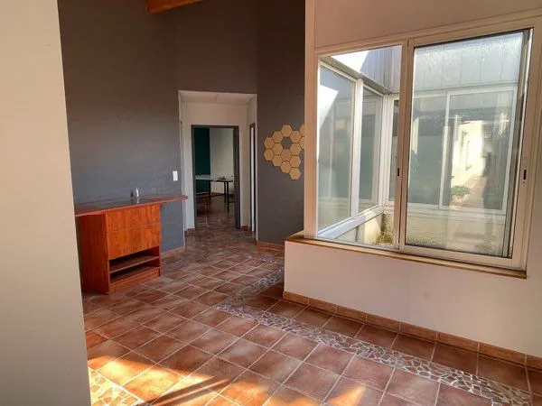 LOCAL PROFESSIONNEL/COMMERCAIL 77 m2