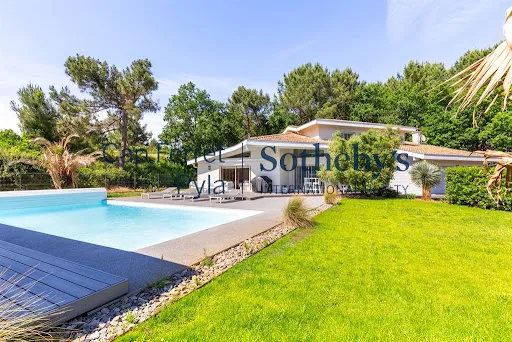 Maison 7 pièces 260 m²