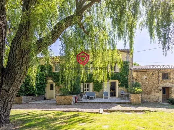 Petit domaine de vacances - 5 logements et camping