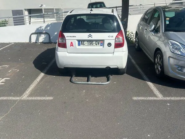 Place de parking résidence sécurisé badge