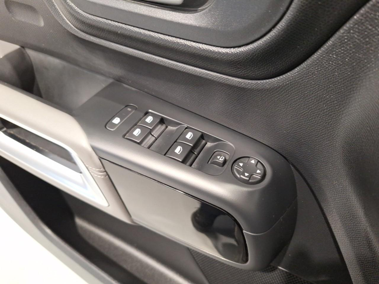 Citroën C5 Aircross hybride rechargeable 225 s&s e-eat8 c-series — photo 22