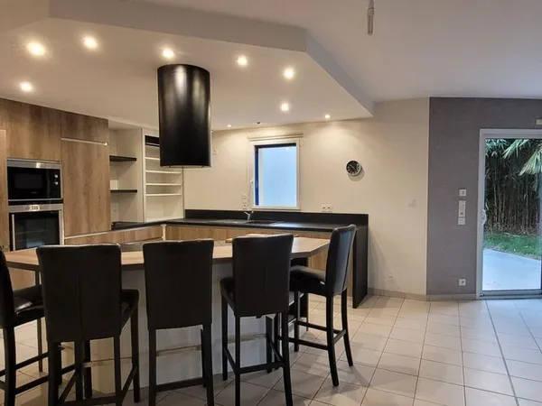 Maison 8 pièces 200 m²