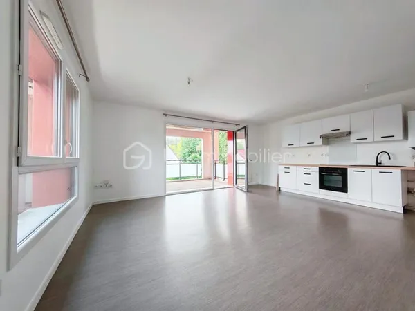 Appartement T3 lumineux avec grand balcon exposé sud à proximité de la Lys